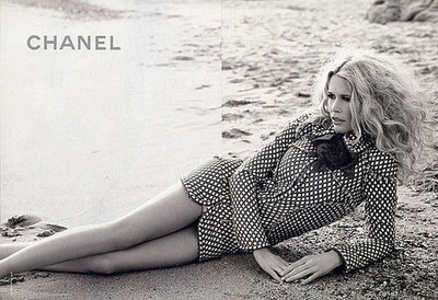 Claudia Schiffer pentru Chanel