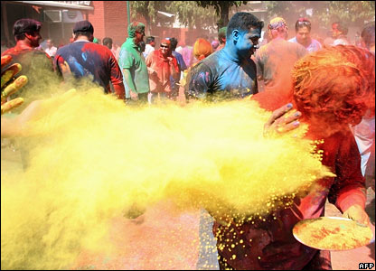 _42641133_holi_paint3_afp.jpg