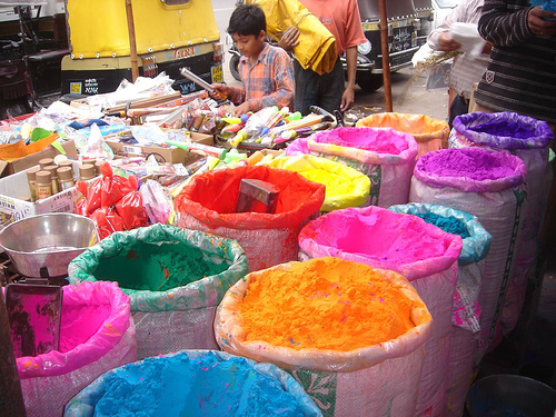 Culori folosite in festivalul Holi