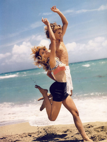 Love makes the world go round, Vogue Paris iunie/ iulie 2009; fotograf: Bruce Weber; Model: Sascha Pivovarova