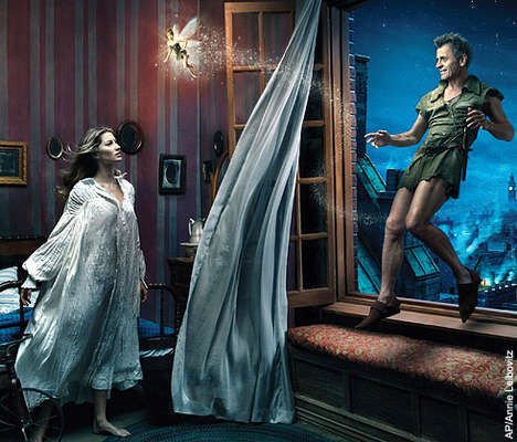 Gisele Bundchen ca Wendy Darling, Tina Fey ca Tinkerbell si Mihail Barashnikov ca Peter Pai