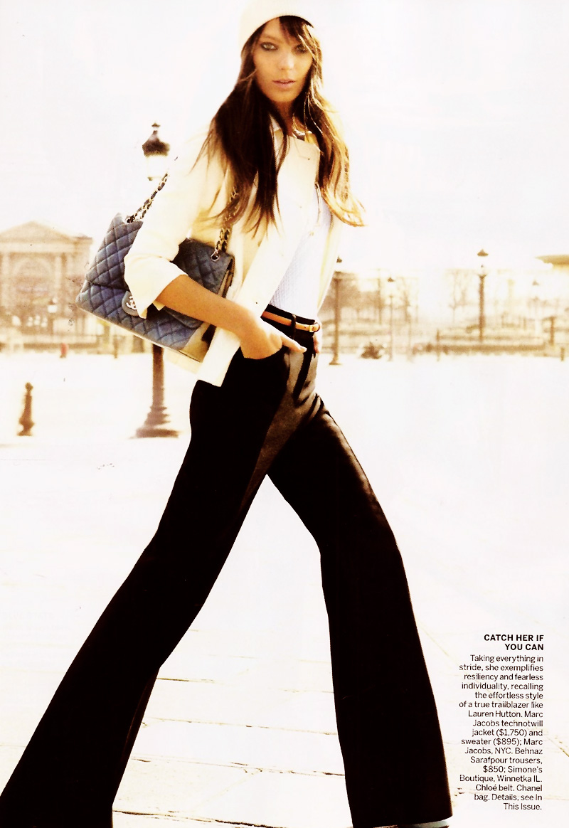 Daria Werbowy fotografiata de Mario Testino in “Americans in Paris”, aparut in Vogue US, editia mai 2010